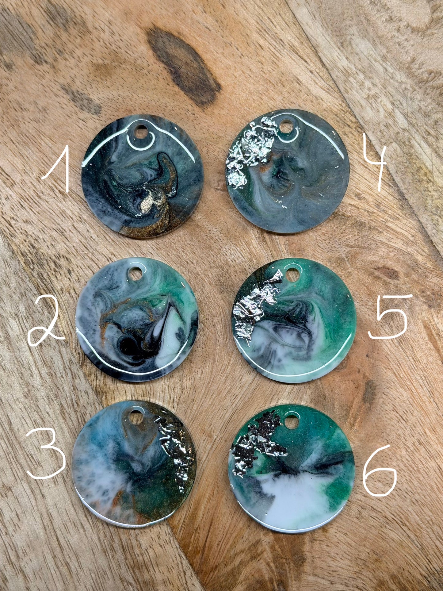 Epoxid- Hundemarke grün/schwarz personalisierbar