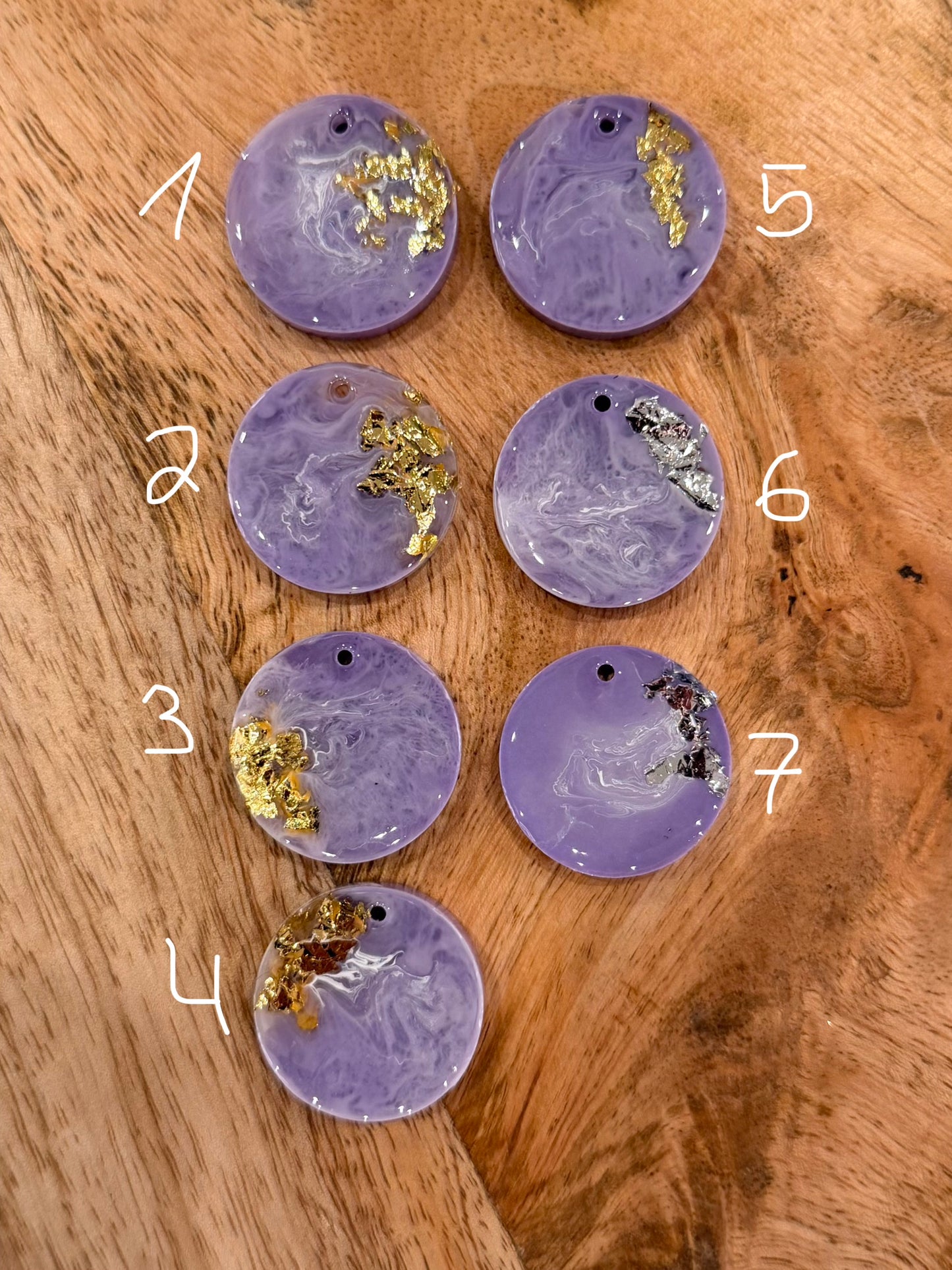 Epoxid- Hundemarke Flieder (klein) personalisierbar